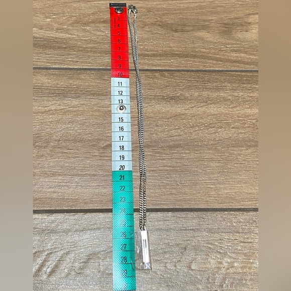 Authentic GUCCI
G Bar Pendant Necklace - Picture 11 of 12